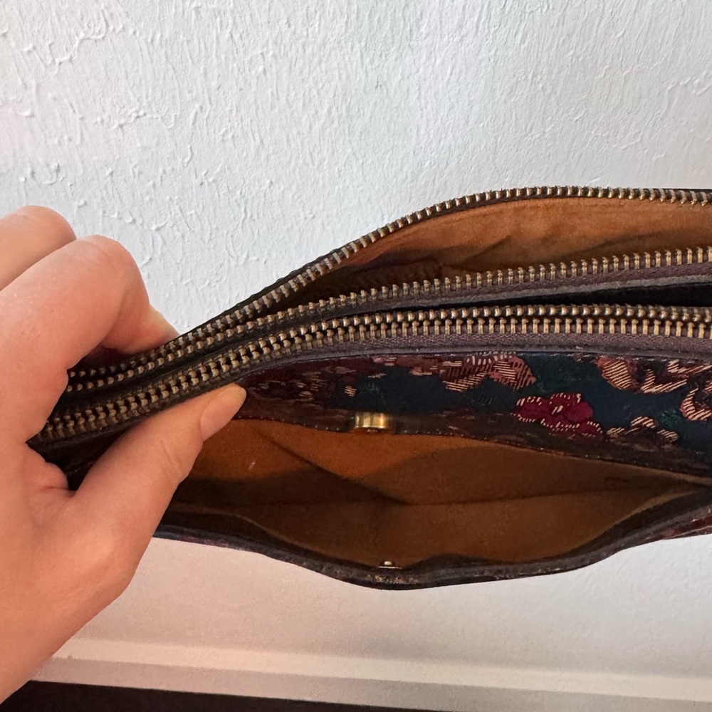 Patricia Nash Floral Crossbody Bag in Navy and Red - Picture 3 of 7